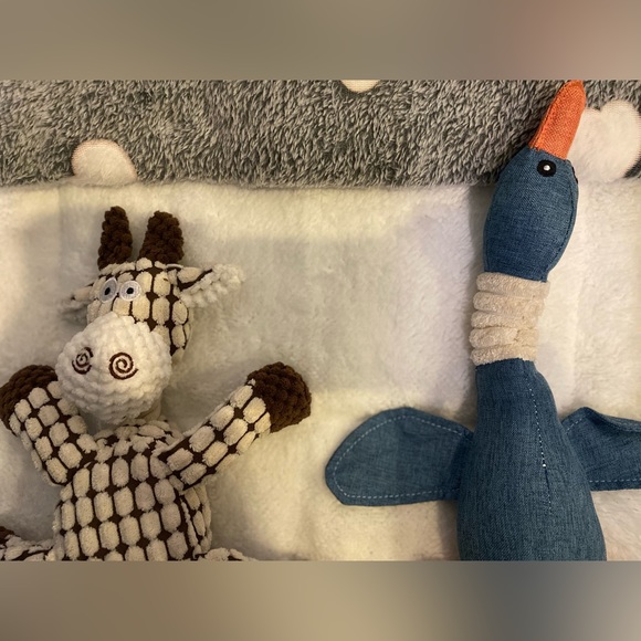 Set of 2 Squeaky plush chew toys for dogs and cats, Beige / Brown /Blue - Picture 4 of 6